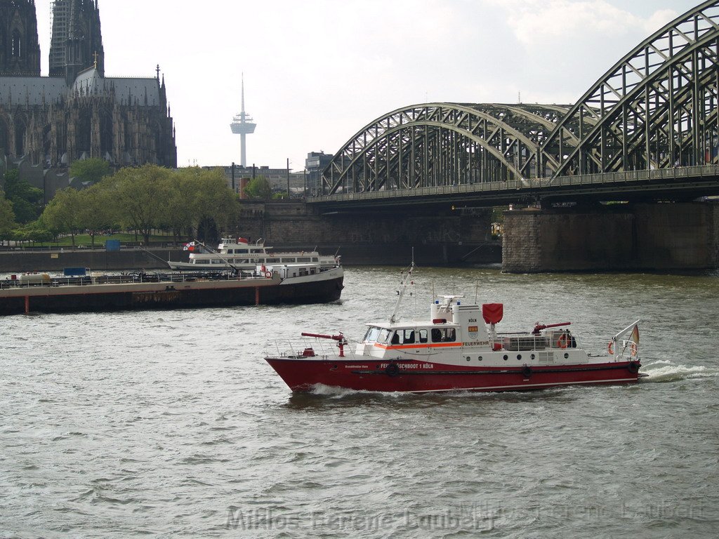 Uebungsfahrt Loeschboot und Ursula P46.JPG